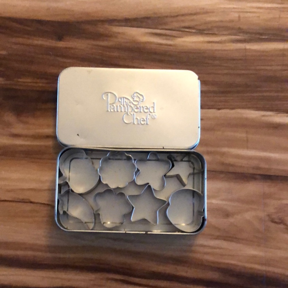 The Pampered Chef Cookie Cutter Set